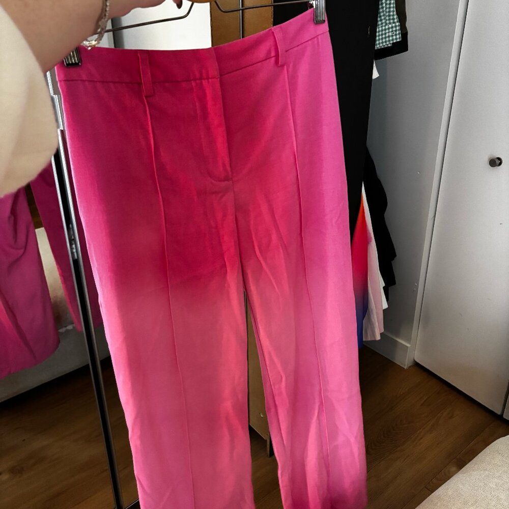 pink trousers (une seule couleur pas comme sur l'image)
